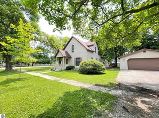 101 W Cottage Ave, Shepherd, MI 48883