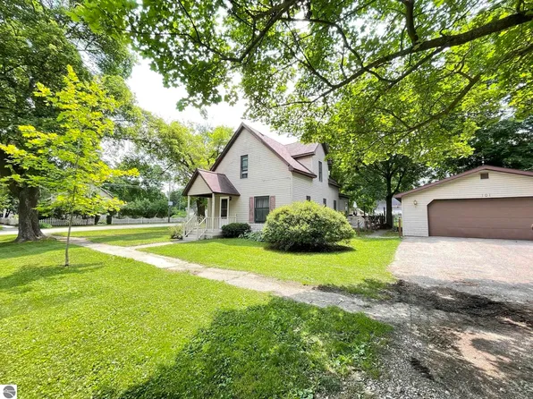 101 W Cottage Ave, Shepherd, MI 48883