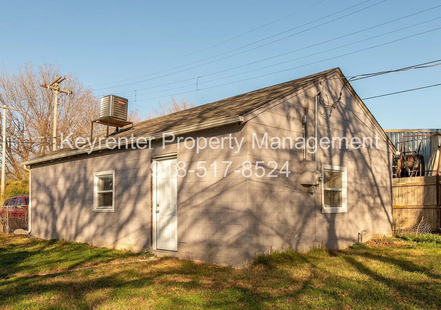 N Lewis Pl Triplex — Photo 1