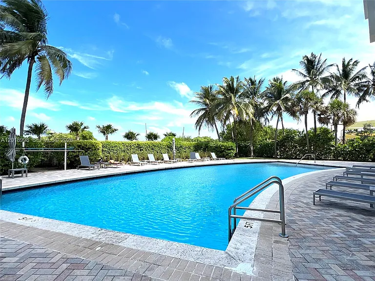 6515 Collins Ave — Photo 10
