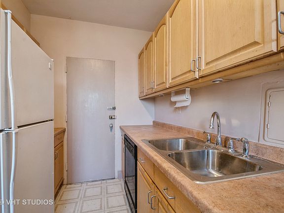 5th image of 5048 N Marine Dr APT D5