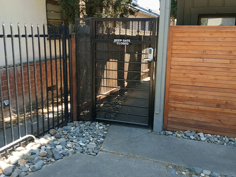 2415 W St #6 — Photo 2