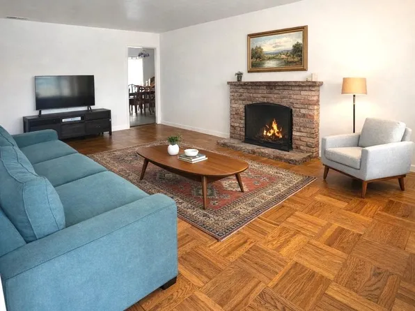 401 Magnolia St, Half Moon Bay, CA 94019