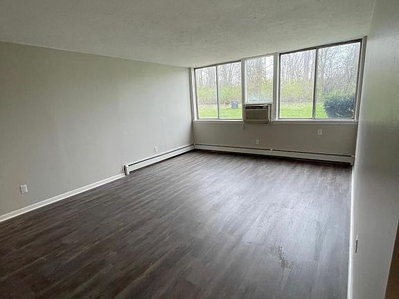 4th image of 1305 S Congress St APT 103