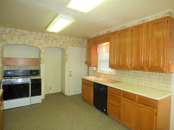 4th image of 8213 E Euclid Ave