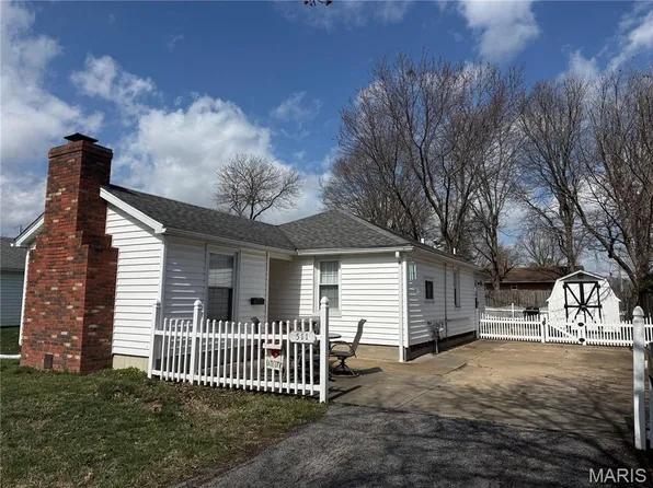 511 E South 2nd St, Red Bud, IL 62278