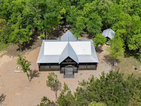 221 Red Holly Trl, Broken Bow, OK 74728