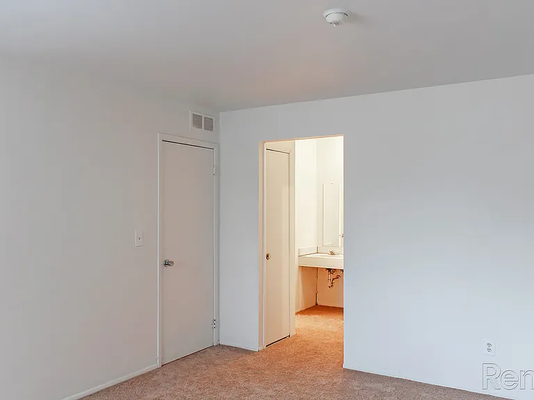 The Glens Apartments — Photo 5