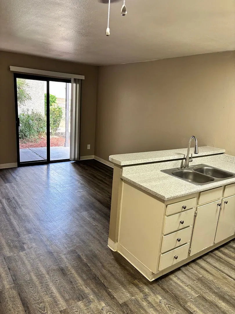 Park Yale Apartment Homes — Photo 4