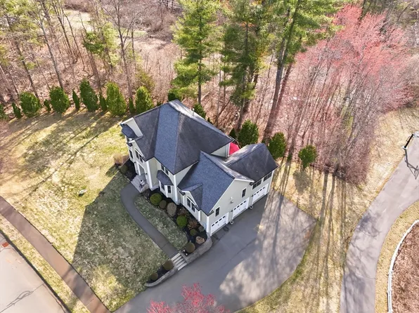 10 Rolling Meadows Ln, Haverhill, MA 01832