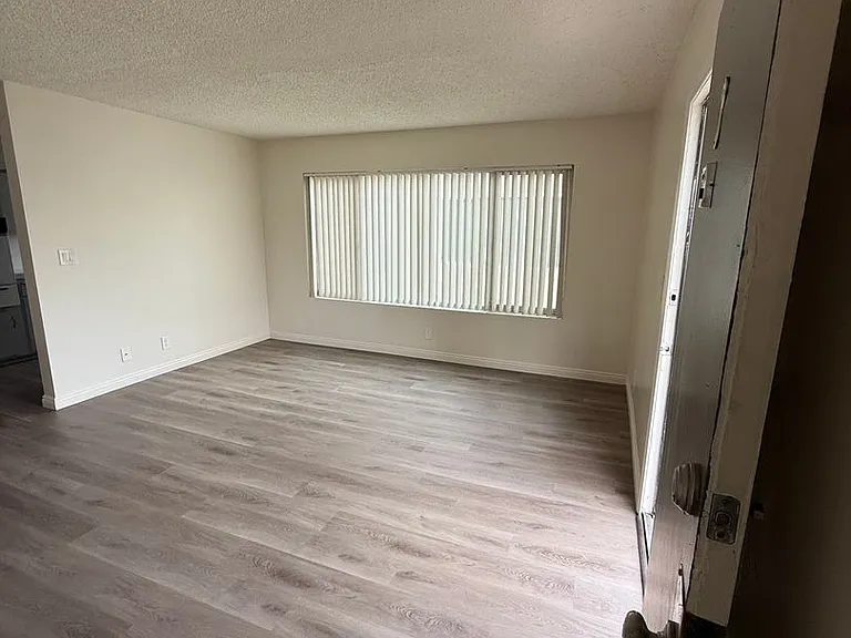 The Burbank Towers — Photo 36