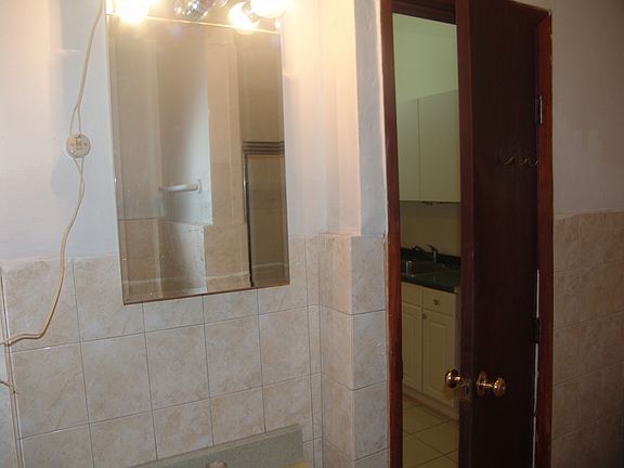 4th image of 2591 Steinway St