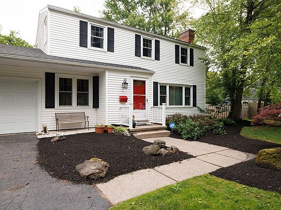 4th image of 11 Colonial Dr