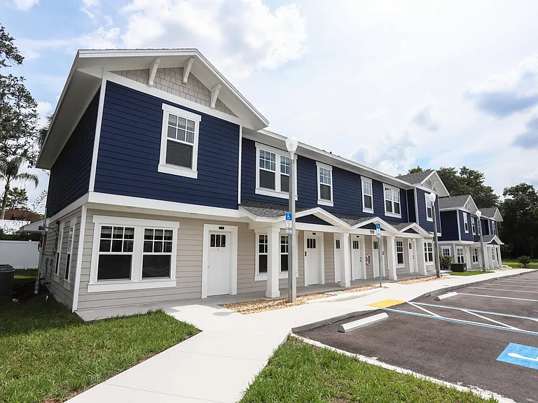 Royal Oak Apartments — Photo 3