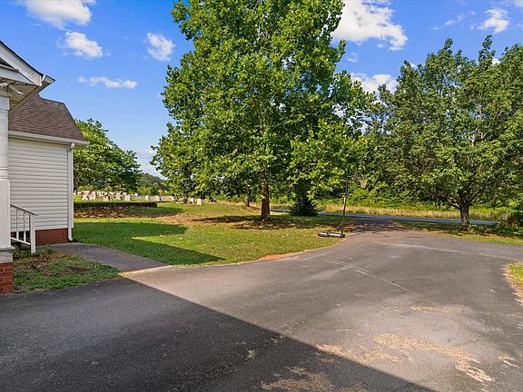 4th image of 1678 Treadwell Rd