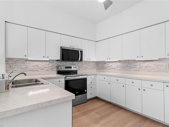 2nd image of 6835 San Marino DR #809A