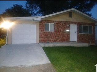 9410 Glenark Dr, Saint Louis, MO 63136