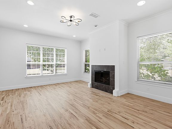 5th image of 336 Kaye St
