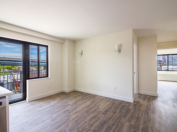 2nd image of 25-27 23rd St #Penthouse