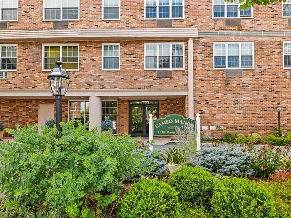 2 Old Mamaroneck Road #7J, White Plains, NY 10605
