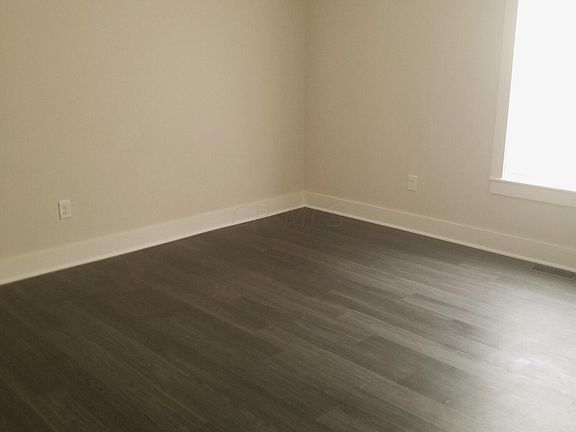3rd image of 1207 Duxberry Ave