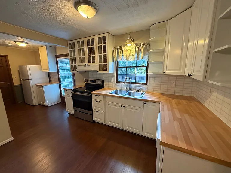 364 Regal Dr — Photo 6