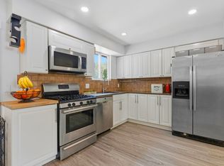 713 Appleyard Ct, Pt Moody, BC V3H 3X1