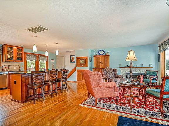 4th image of 6519 193rd St SW