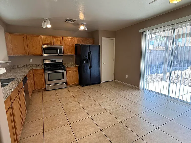 12622 W Corrine Dr — Photo 6