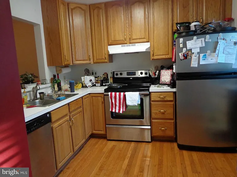 413 Lakeview Ct — Photo 2