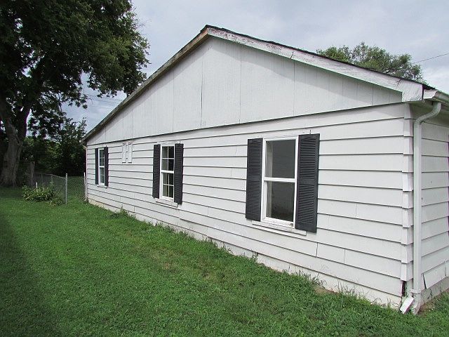2nd image of 517 Wright Rd