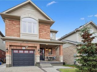 7 Forest Creek Dr, Kitchener, ON N2R 0B2