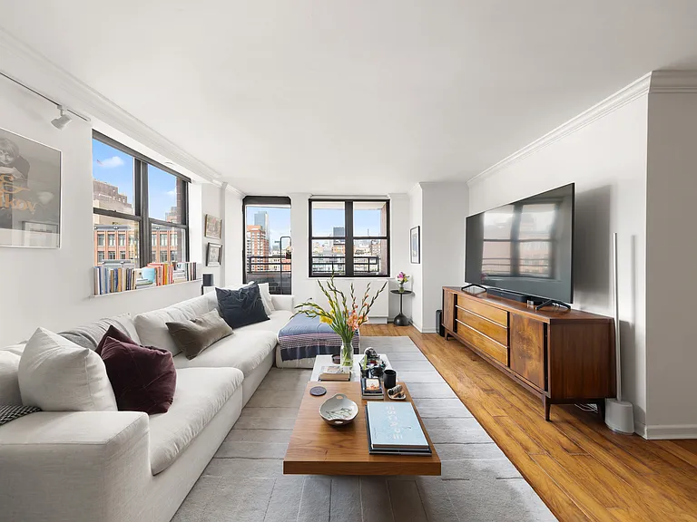 222 W 14th St #11F — Photo 1