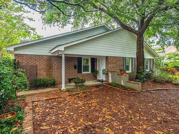 2nd image of 912 Beresford Ct #G