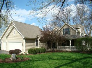 3518 Royal Woods Dr, Crystal Lake, IL 60014