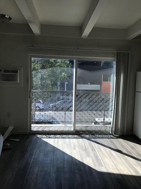 1st image of 440 S Oxford Ave #B22