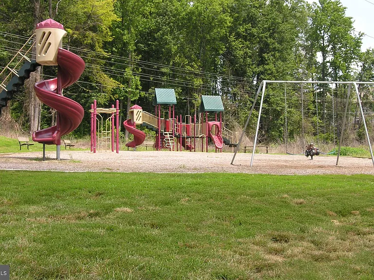 7411 Salford Ct — Photo 27
