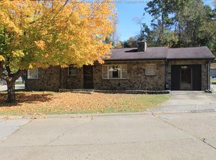 846 Vine St, Saint Albans, WV 25177