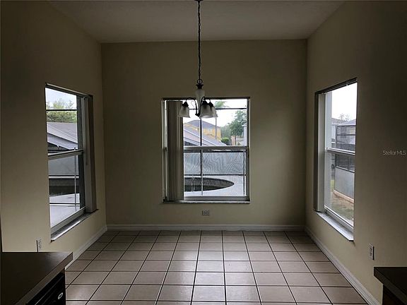 4th image of 638 KENSINGTON DRIVE
