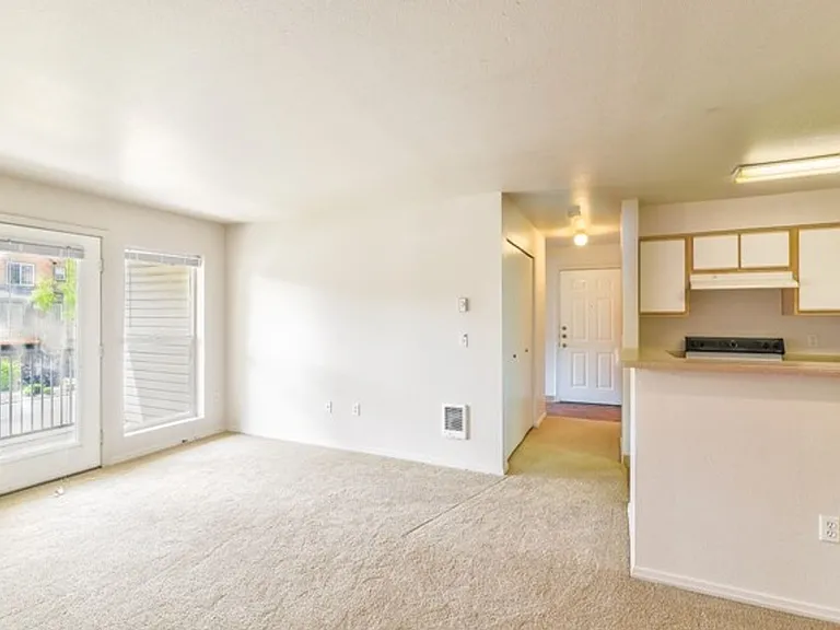 915 SW 163rd Ave — Photo 4