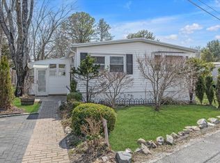 74 Maple St, East Quogue, NY 11942