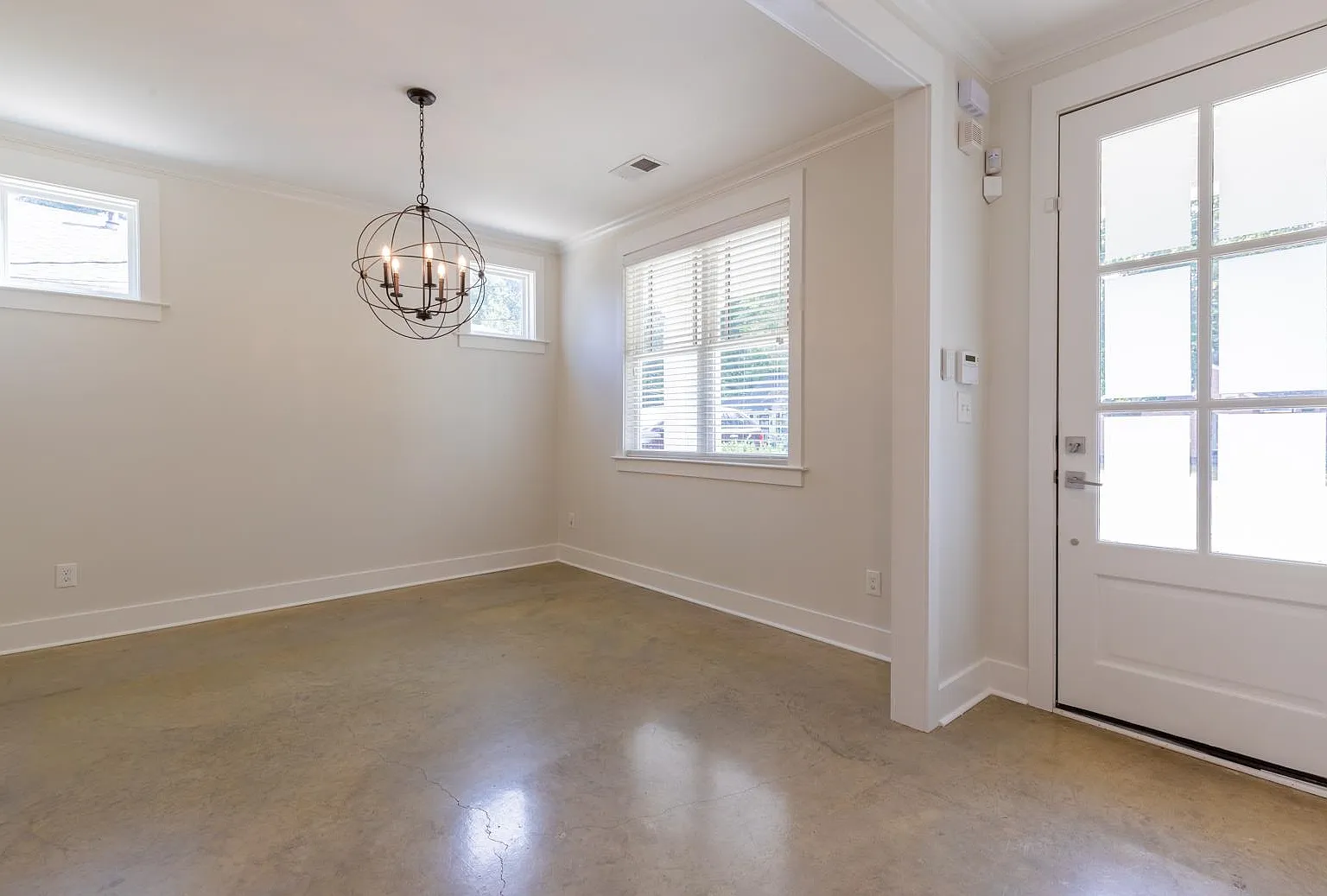 3 bed, 2.0 bath, 1615 sqft, $2,400 — Photo 4