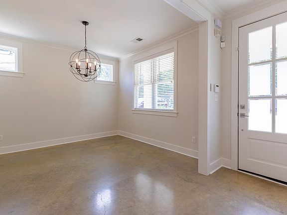 4th image of 2912 Felix St