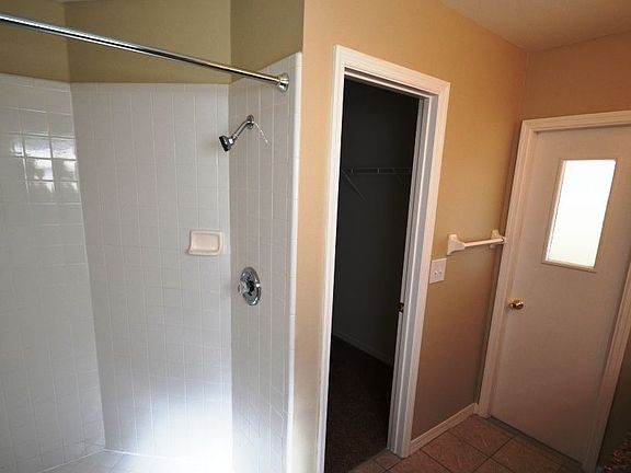 5th image of 7812 Laurel Oak Ln