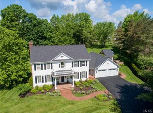 6 Ramble Wood Dr, Skaneateles, NY 13152