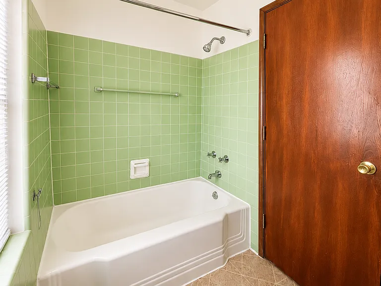 Windsor Terrace Apartments | 1 MONTH FREE with a 13 MONTH LEASE — Photo 39