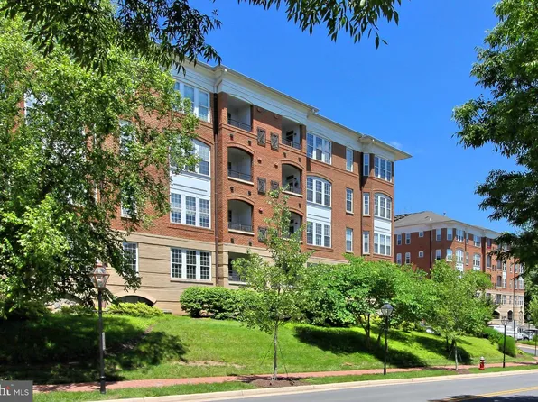 10328 Sager Ave Unit 405, Fairfax, VA 22030