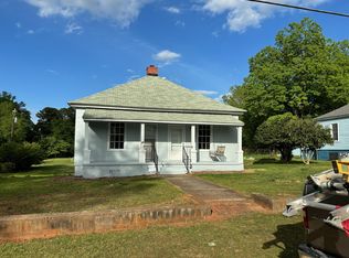 15 Oak St, Manchester, GA 31816