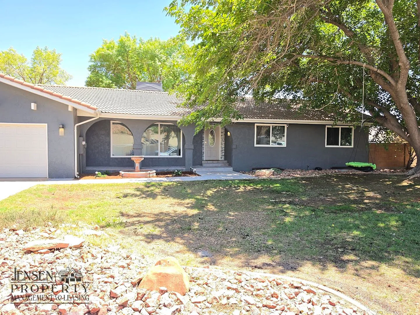 7 Bedroom Home in Bloomington — Photo 2