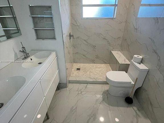 2nd image of 1660 NE 191st St APT 301